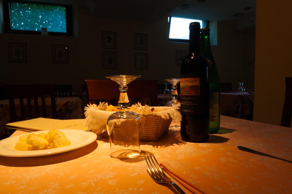 Hotel Ristorante Bertolini Piazza al Serchio Zewnętrze zdjęcie